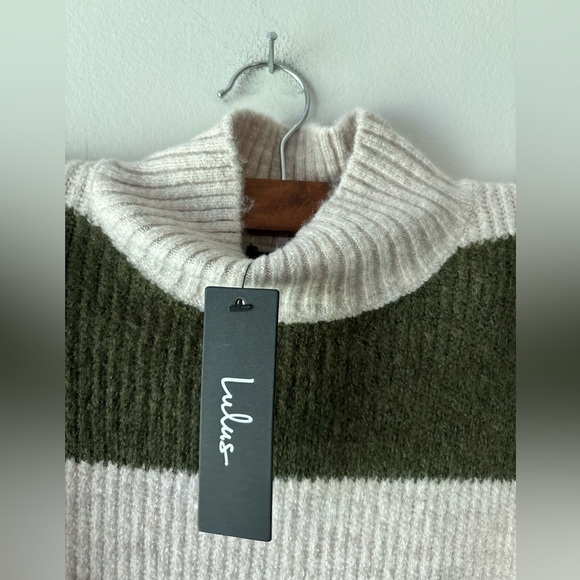 NWT Lulu's Turtle neck sweater dress color green and cream size S - Picture 3 of 6